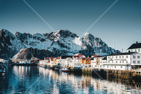 PHOTOWALL / Henningsvaer Village (e318150)